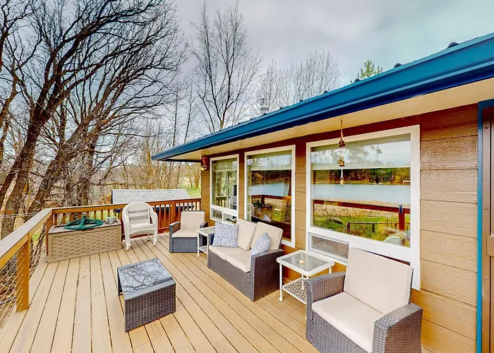 Lakeside Luxury Holiday home *